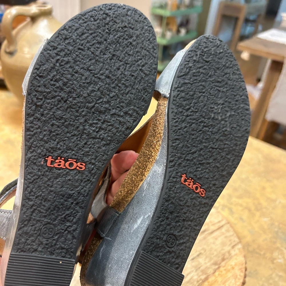 Taos Footwear Gray Leather T-Strap Sandals - Picture 12 of 12